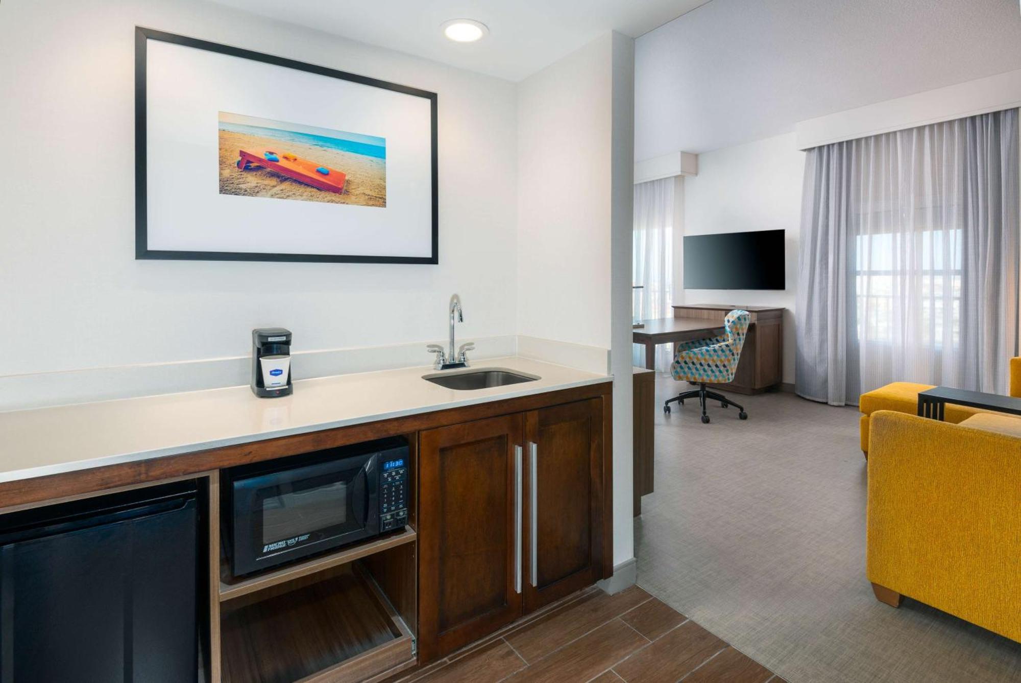 Hampton Inn And Suites Clearwater Beach Exterior photo